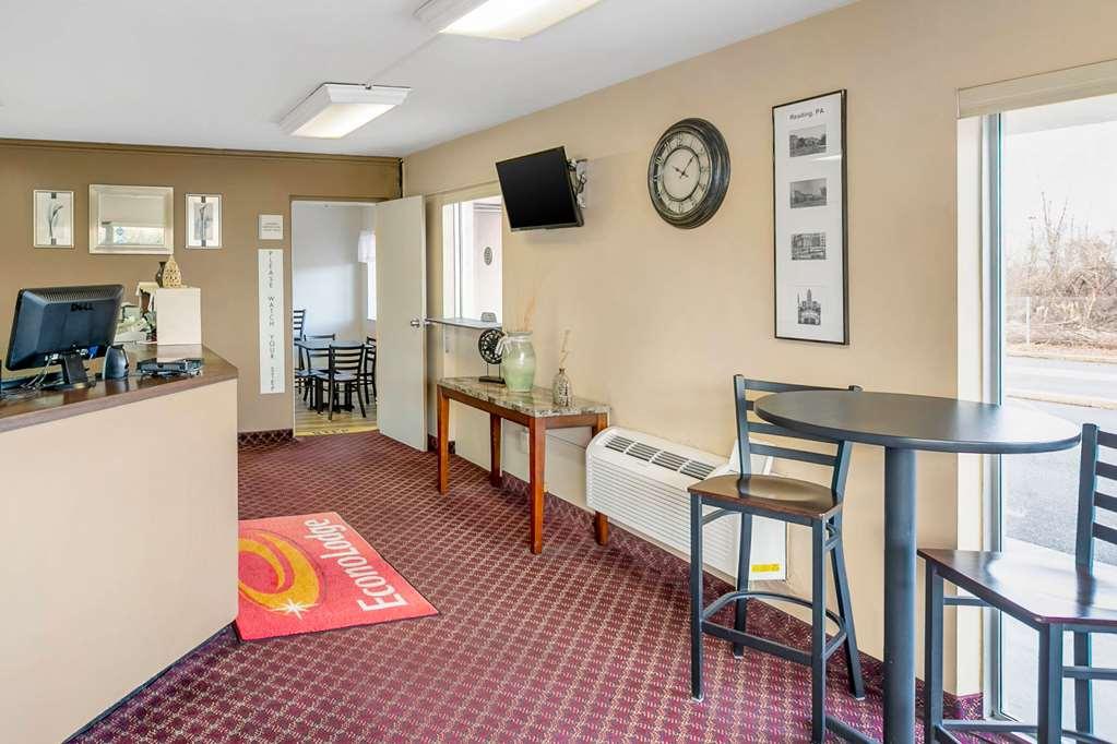 Econo Lodge Northeast Reading Interiør bilde